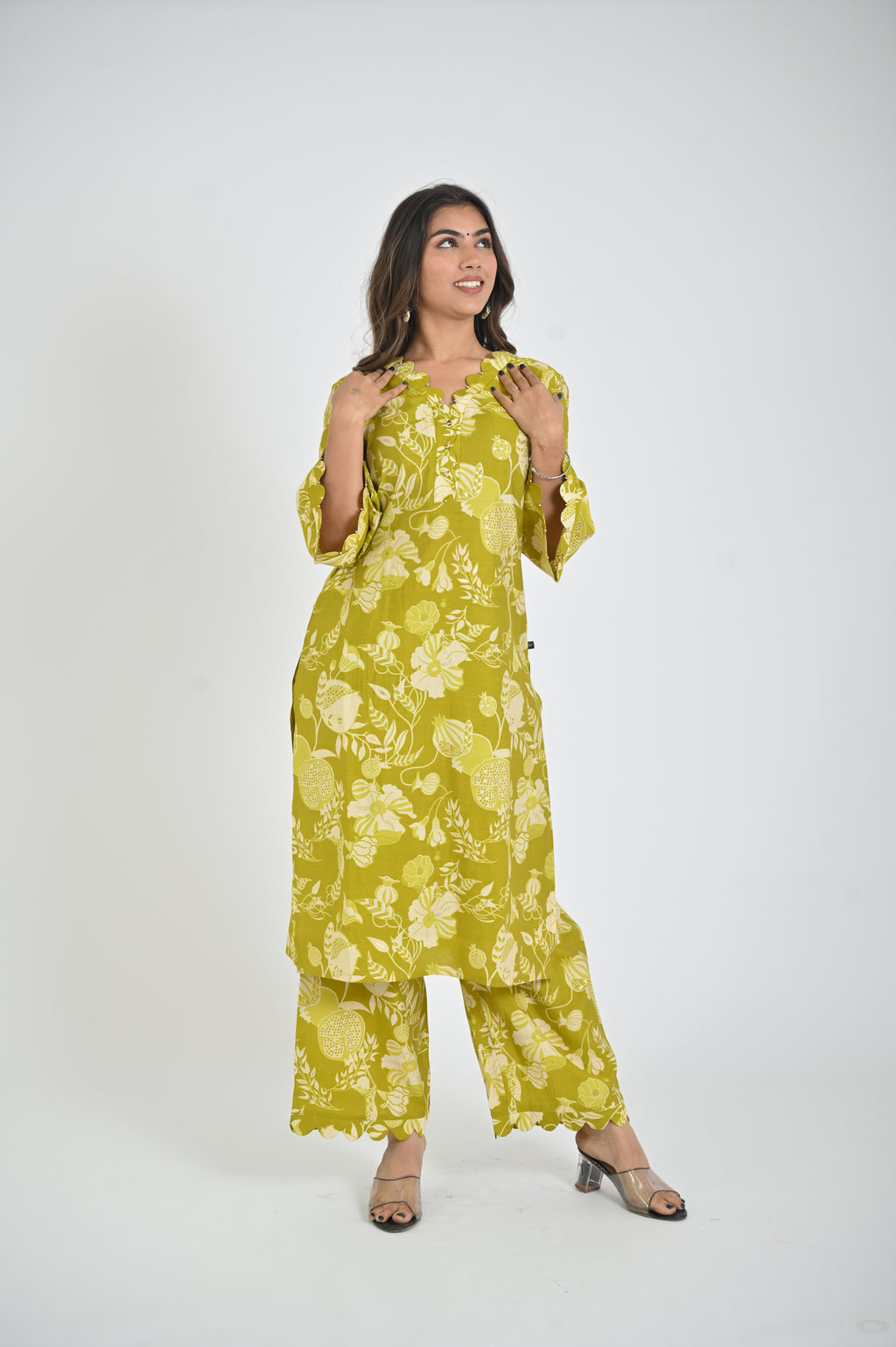 Graceful Green Kurta Pant Set for Festive Look