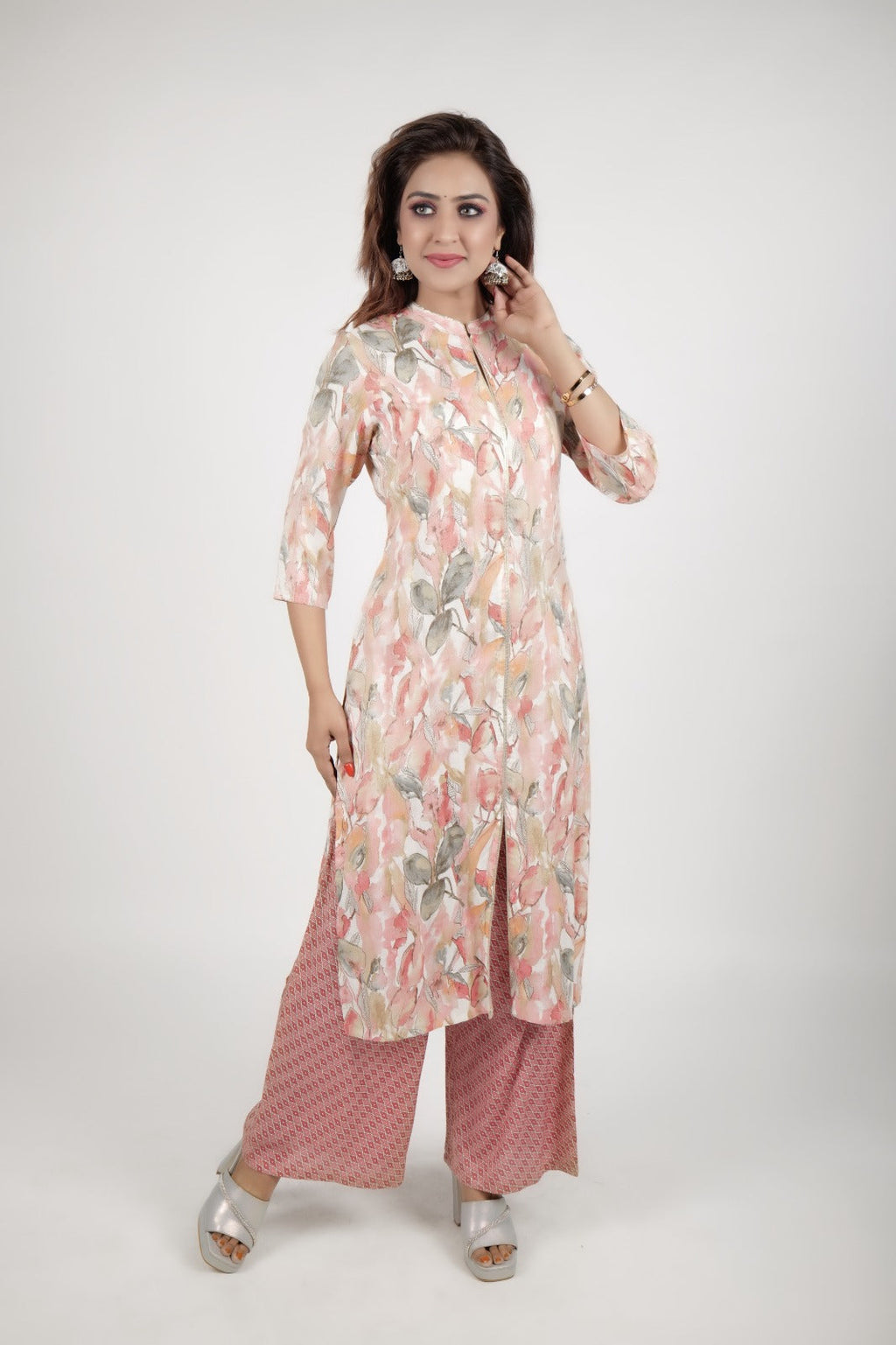 Off white printed kurta along with straight pants